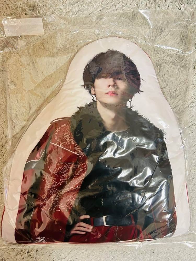 BATTLEOFTOKYO BOT ダイカットクッション 川村壱馬 Amazon.co.jp: BATTLE OF TOKYO ダイカットクッション 川村壱馬